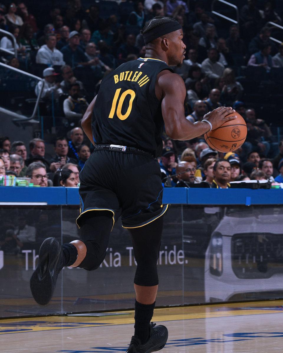 巴特勒迎来十五赛季高光表现，美国队球迷沸腾！的简单介绍